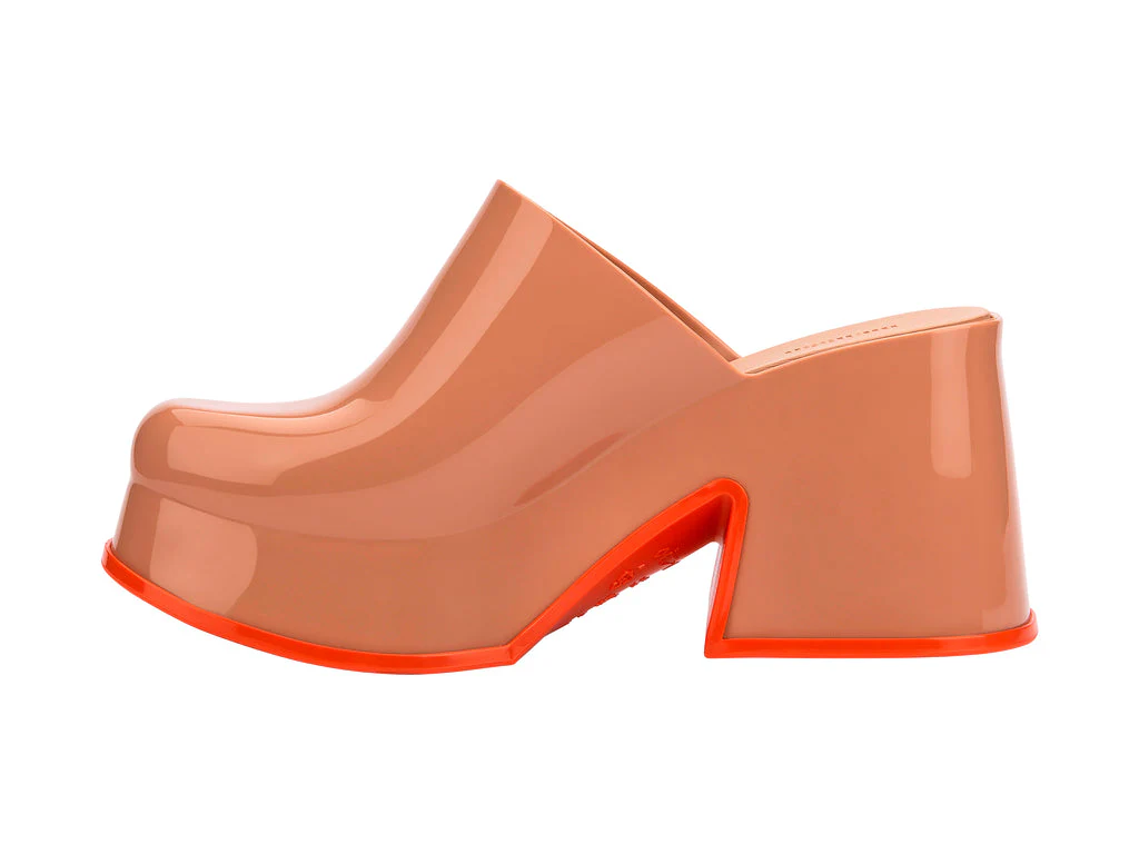Mia - Image 6