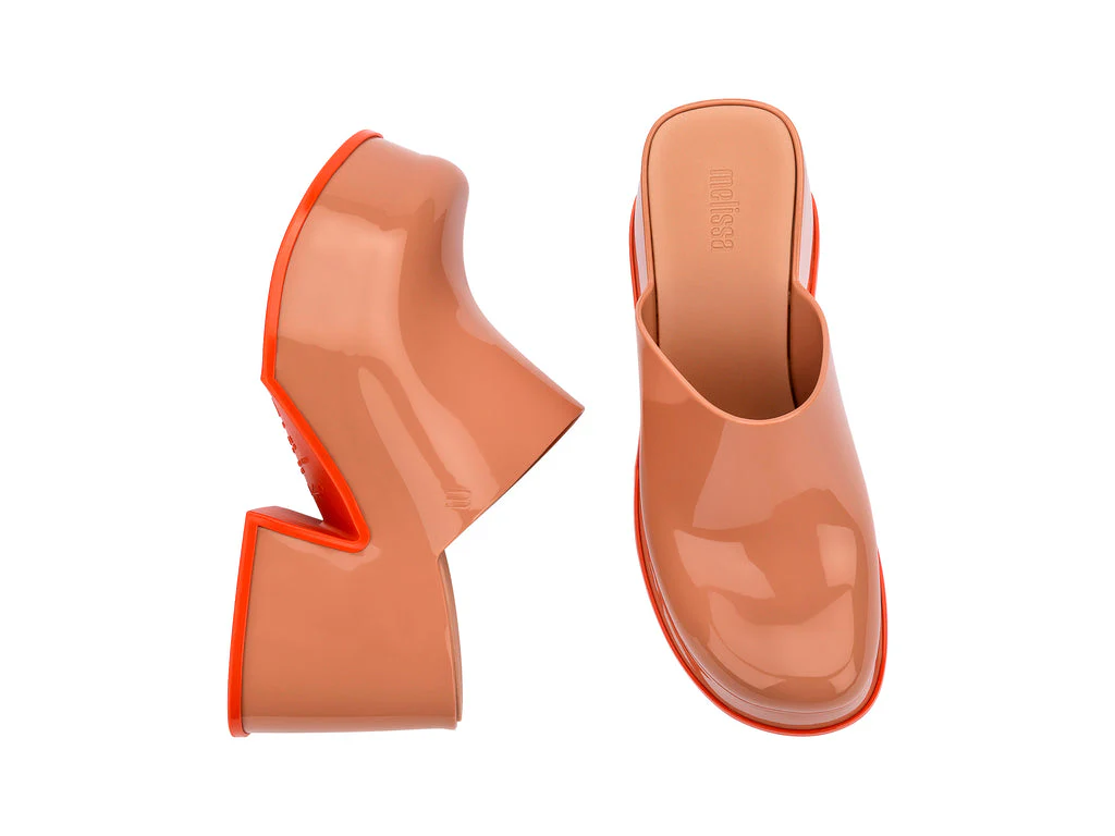 Mia - Image 8